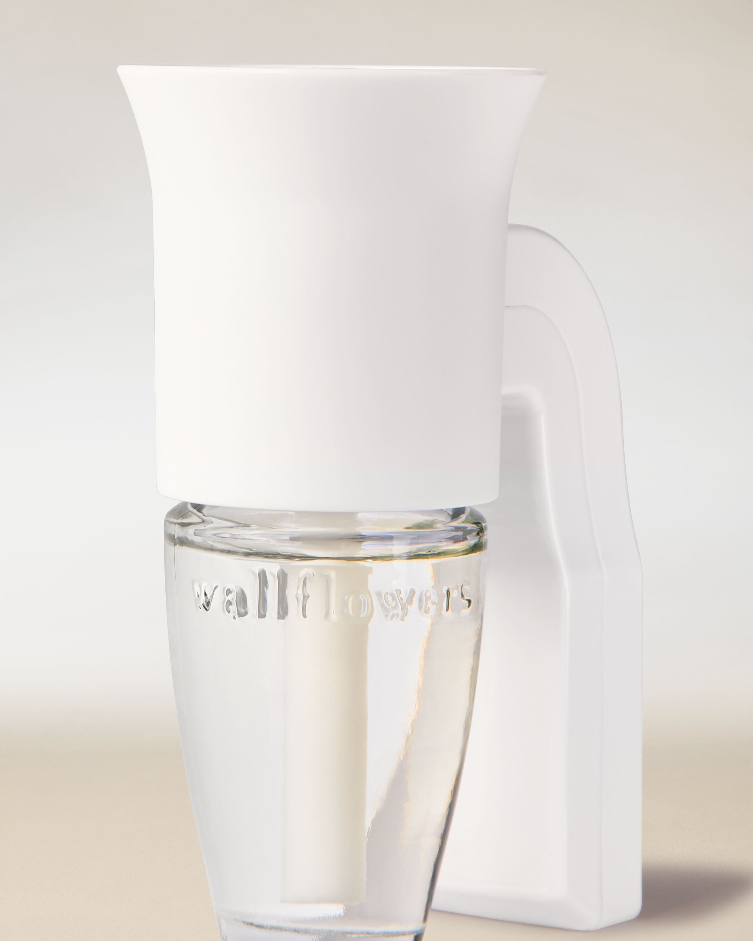 White Flare Wallflowers Fragrance Plug